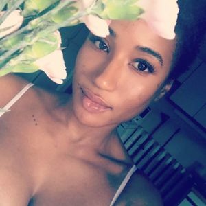 Meet your Posher, Aziza